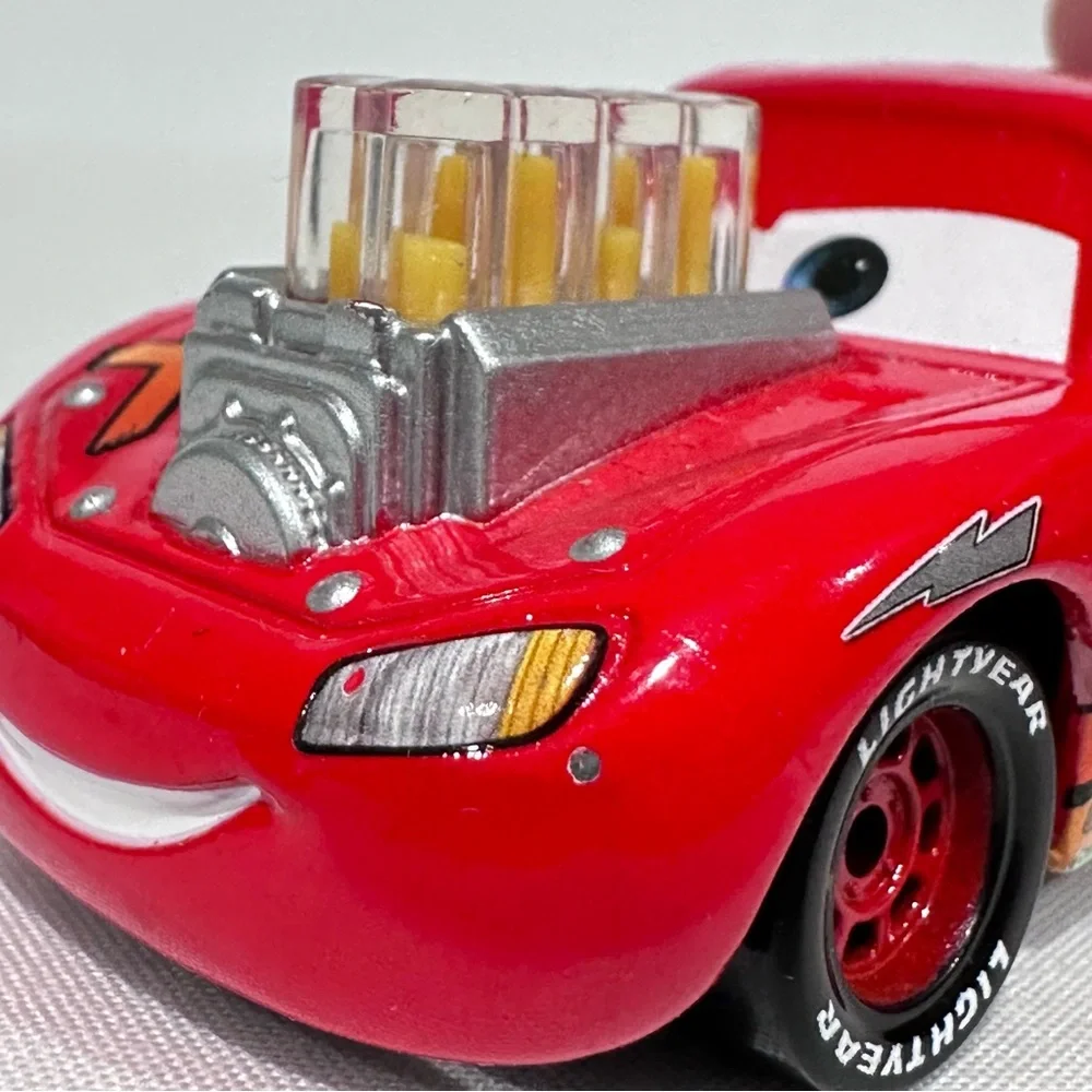 Disney Pixar Cars XRS Drag Racing Rare Lightning McQueen GFV34 Die-cast